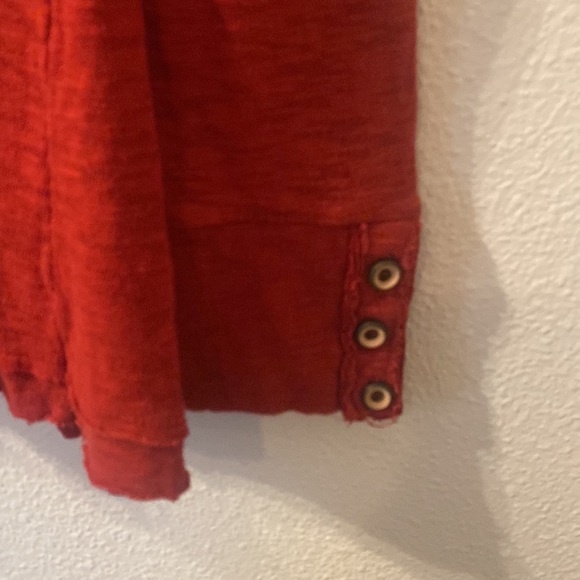 Gemini Mermaids raw hem sweater size is not on it but fits like a medium - Picture 2 of 5